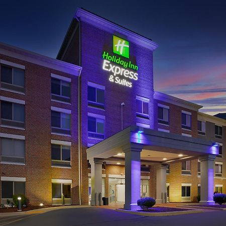 Holiday Inn Express & Suites Milwaukee Nw - Park Place By Ihg Esterno foto