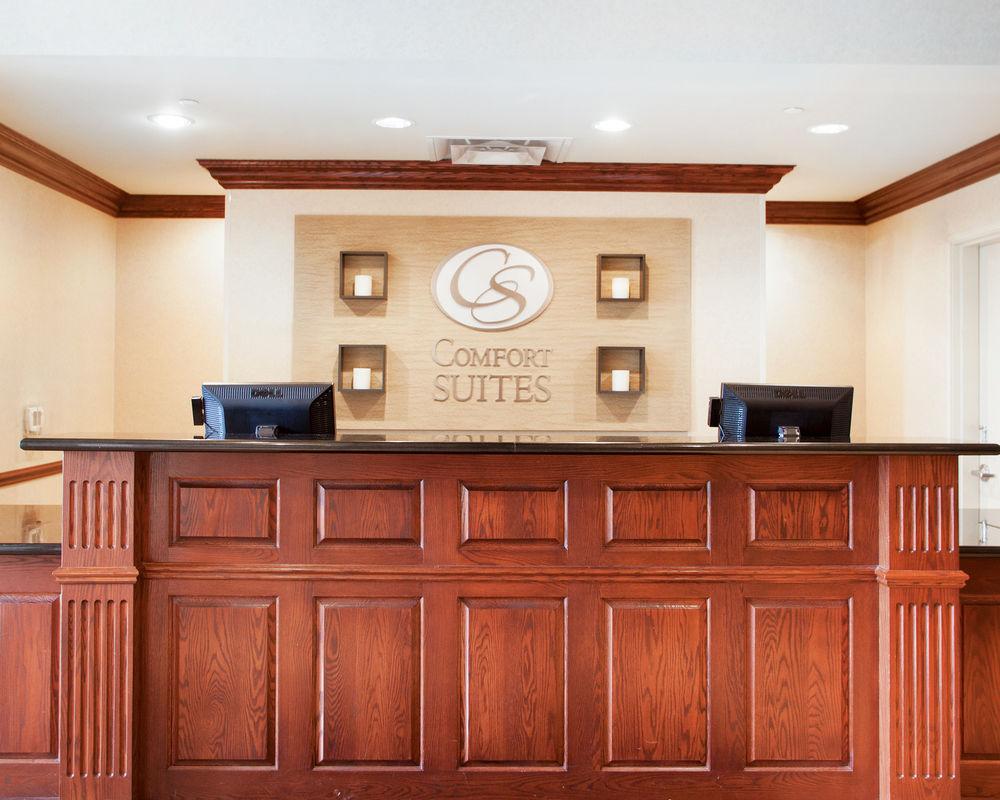 Holiday Inn Express & Suites Milwaukee Nw - Park Place By Ihg Esterno foto