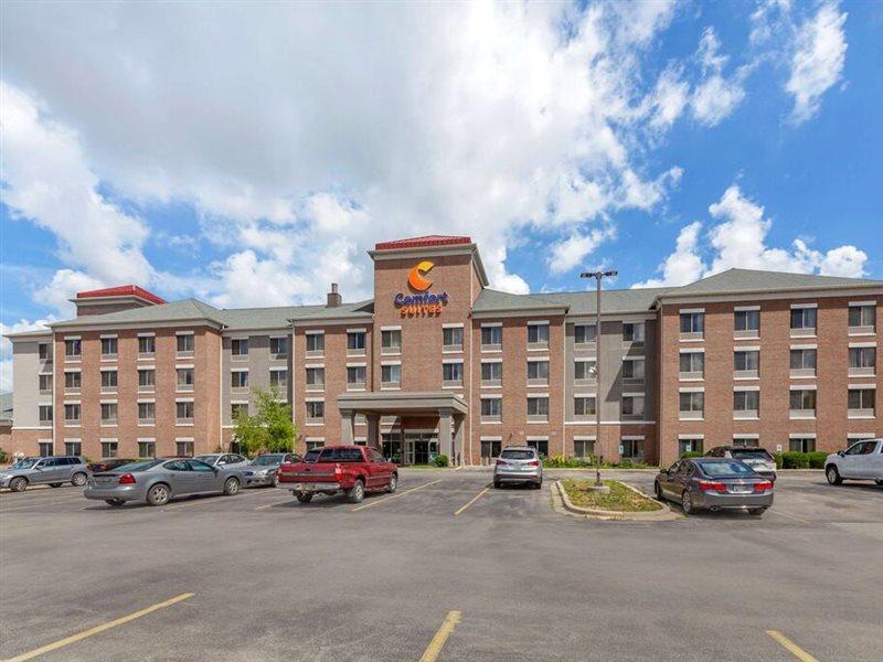 Holiday Inn Express & Suites Milwaukee Nw - Park Place By Ihg Esterno foto