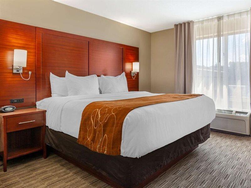 Holiday Inn Express & Suites Milwaukee Nw - Park Place By Ihg Esterno foto