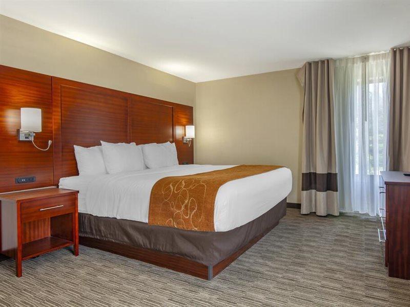 Holiday Inn Express & Suites Milwaukee Nw - Park Place By Ihg Esterno foto