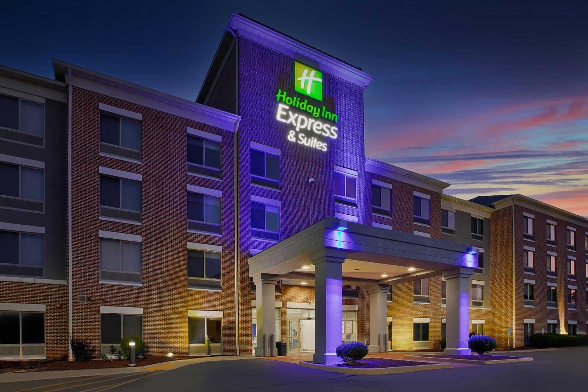 Holiday Inn Express & Suites Milwaukee Nw - Park Place By Ihg Esterno foto