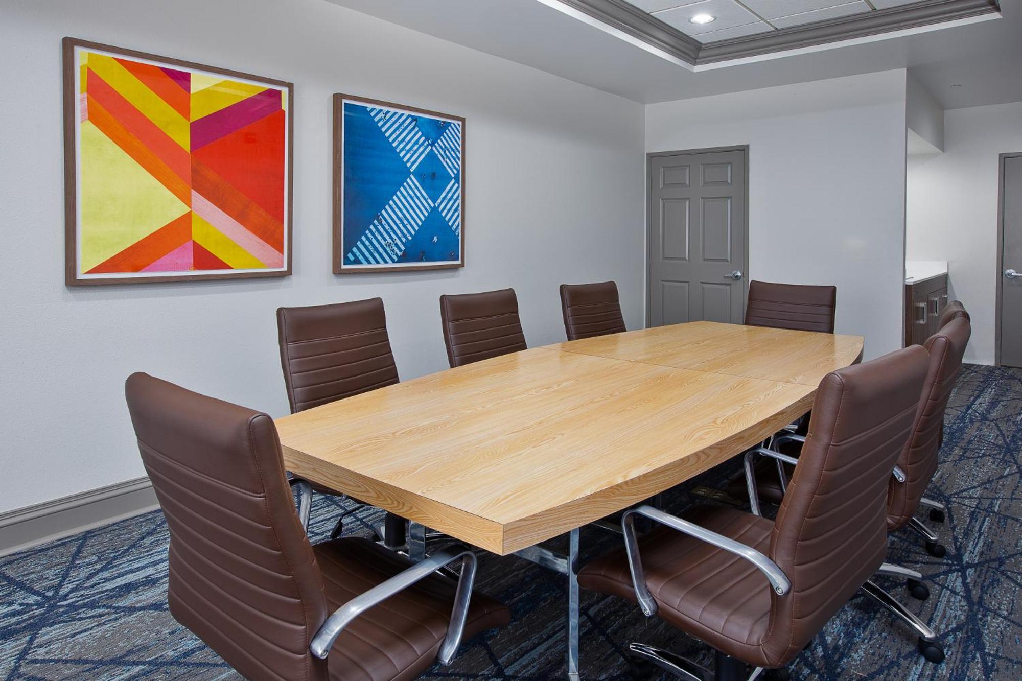 Holiday Inn Express & Suites Milwaukee Nw - Park Place By Ihg Esterno foto