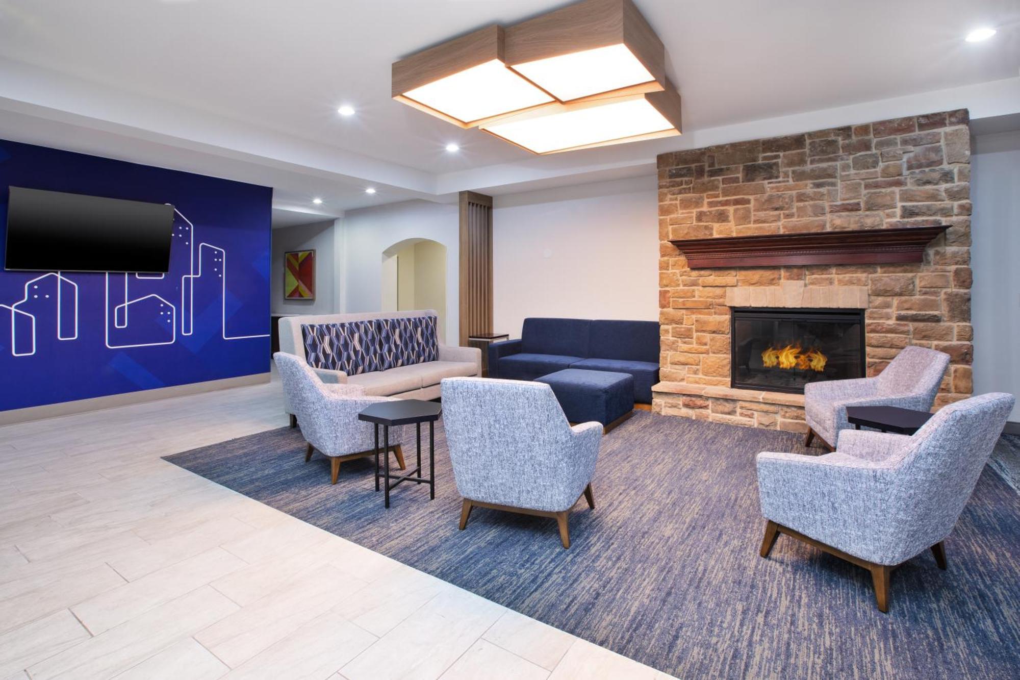Holiday Inn Express & Suites Milwaukee Nw - Park Place By Ihg Esterno foto