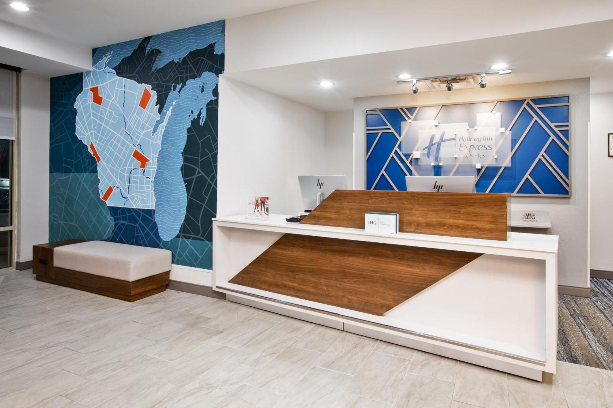 Holiday Inn Express & Suites Milwaukee Nw - Park Place By Ihg Esterno foto