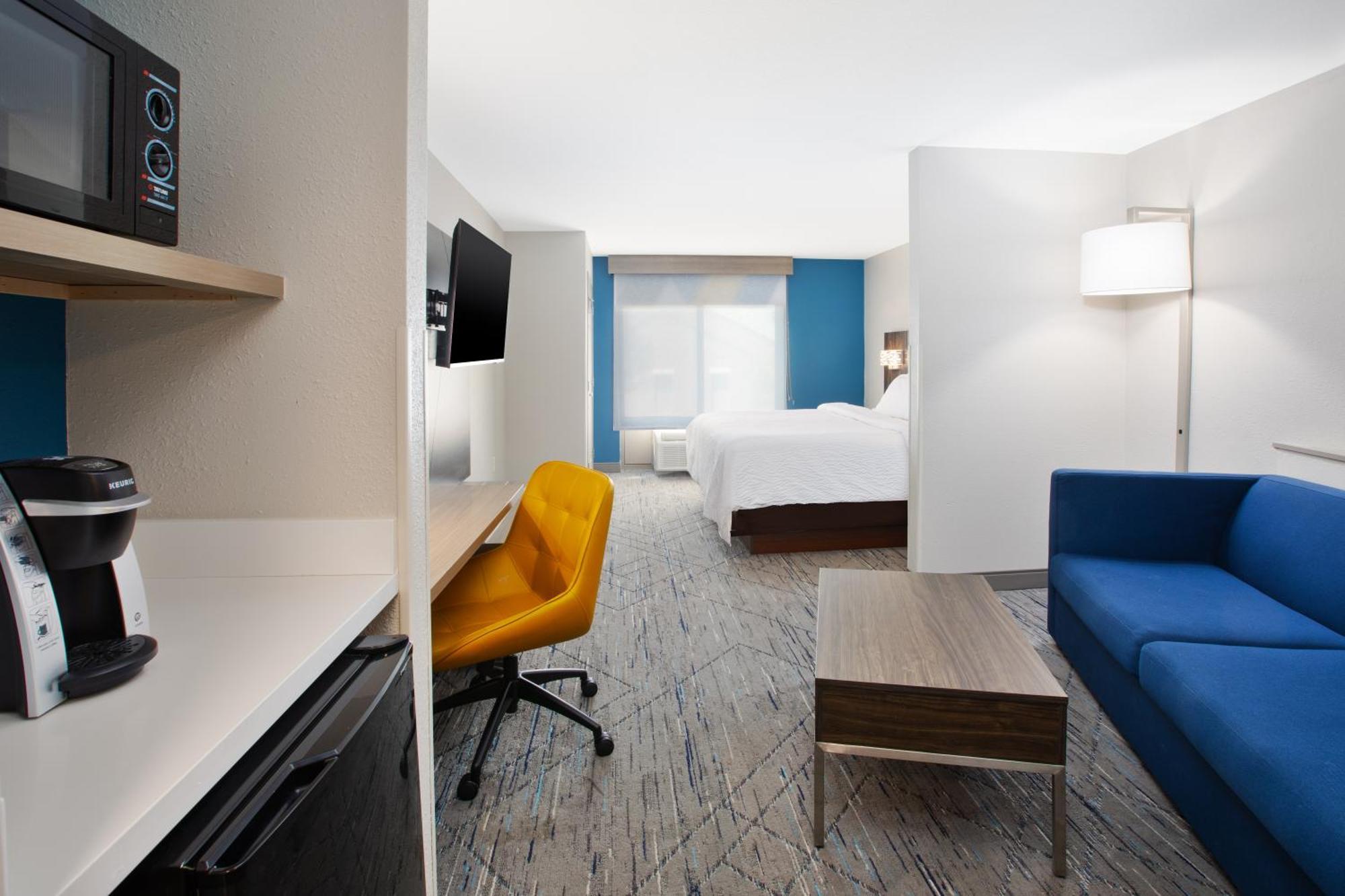Holiday Inn Express & Suites Milwaukee Nw - Park Place By Ihg Esterno foto