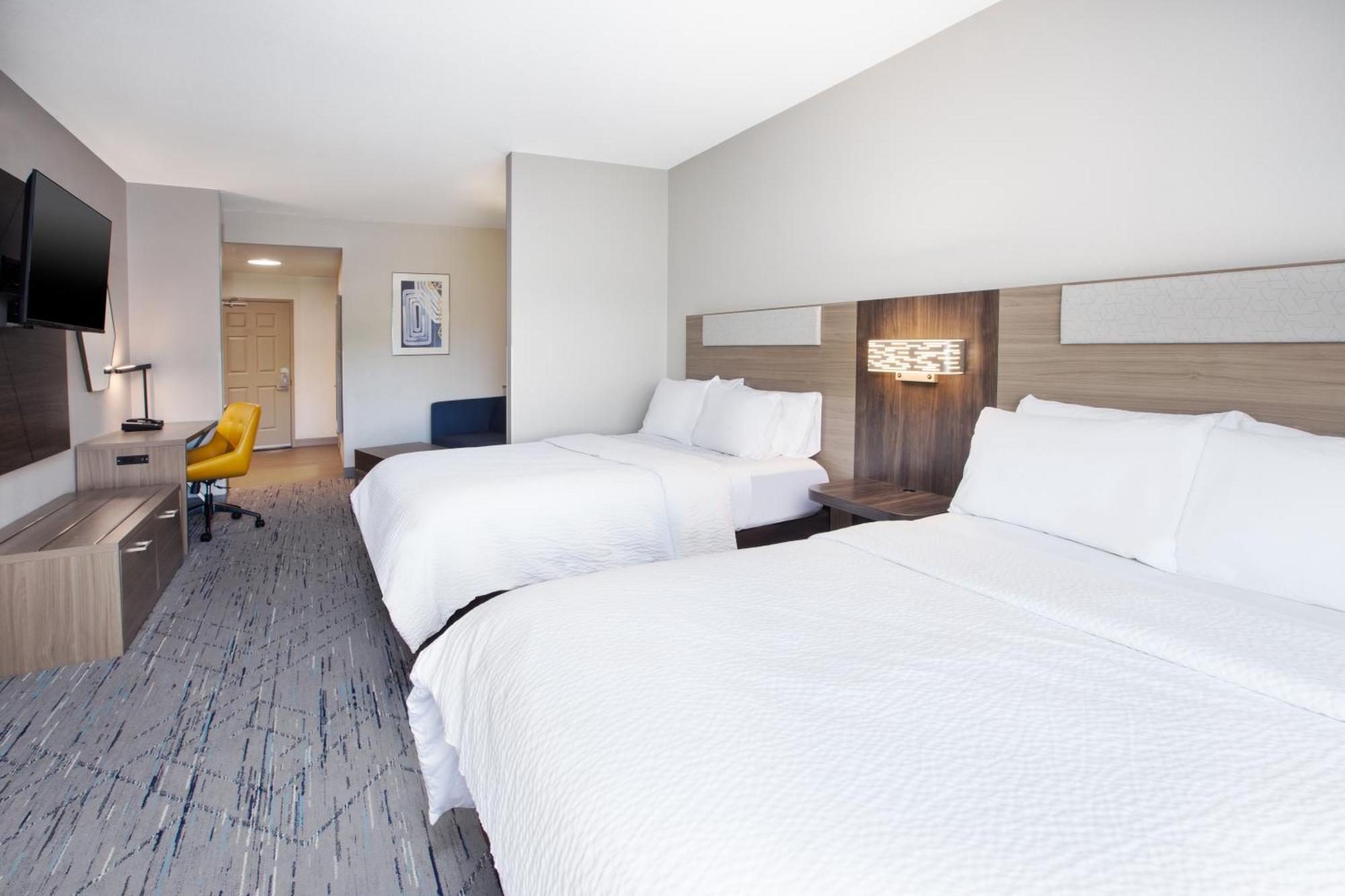 Holiday Inn Express & Suites Milwaukee Nw - Park Place By Ihg Esterno foto