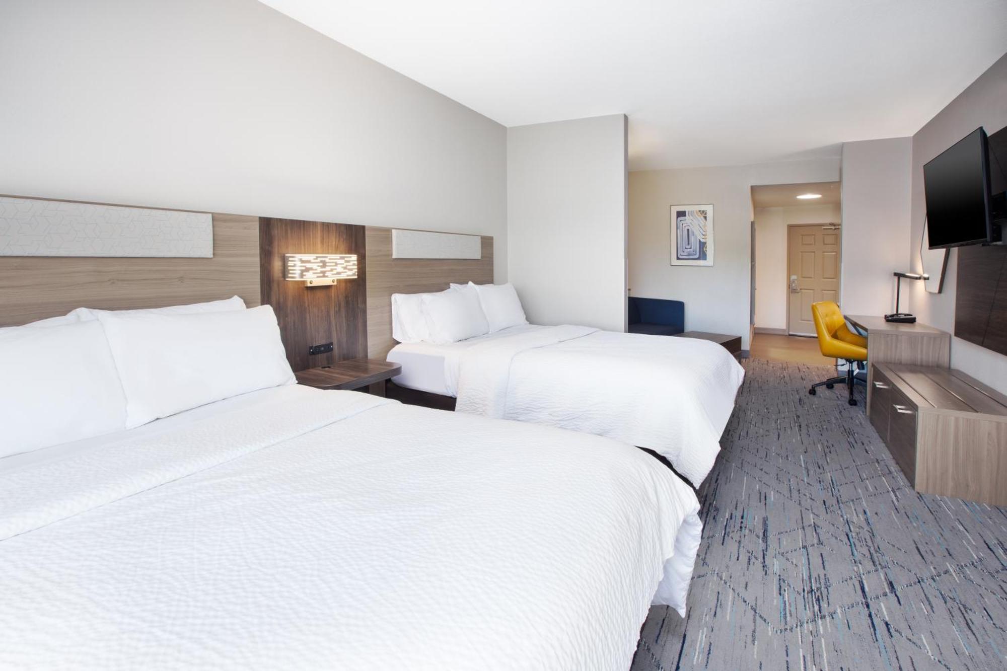 Holiday Inn Express & Suites Milwaukee Nw - Park Place By Ihg Esterno foto